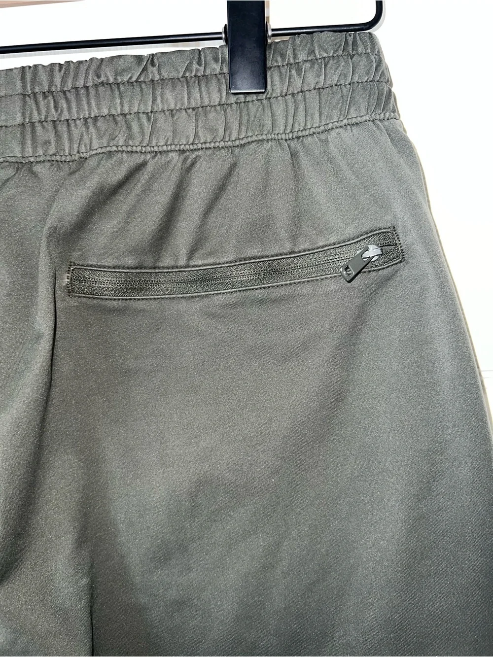 Uniqlo AIRism Men's Olive Green Active Athletic Shorts
